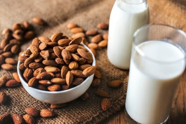 How to Benefit From Almond Milk